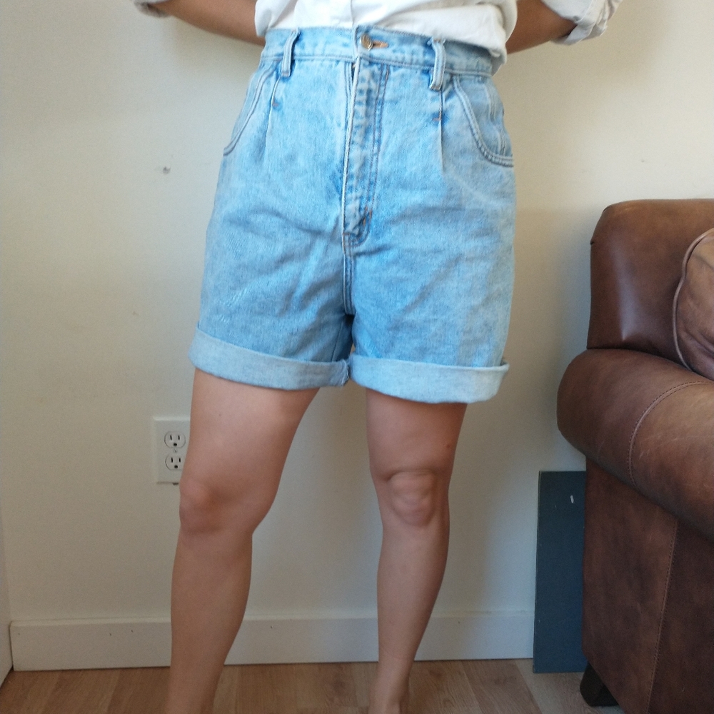 High waisted pleated denim shorts